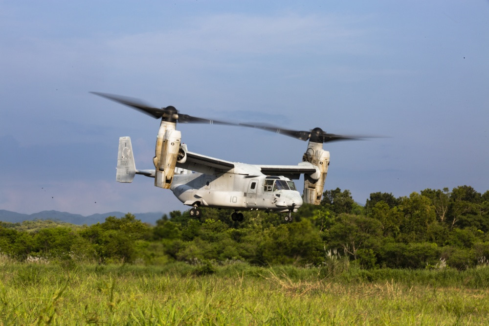 Ngày 12/10, lực lượng kết hợp của 3 nước tiến hành kịch bản đổ bộ chiếm đảo tại đảo Ternate, phía nam đảo Luzon. Đây là lần đầu tiên kịch bản đổ bộ được đưa vào tập trận Kamandag.