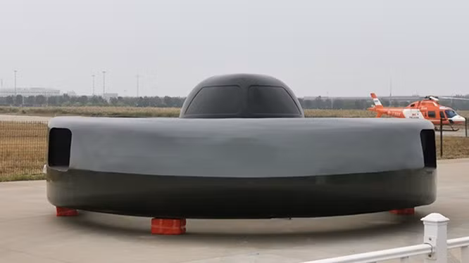 Ngày 11/10, Triển lãm máy bay trực thăng quốc tế Thiên Tân Trung Quốc lần thứ 5 đã khai mạc. Một kiểu máy bay với thiết kế có hình dạng "đĩa bay" đã trở thành tiêu điểm quan tâm và bàn luận của khách tham quan cũng như giới truyền thông.