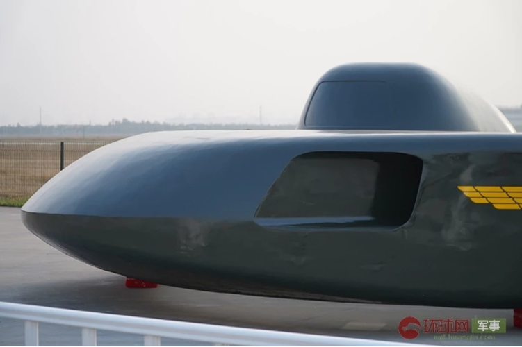 Một chuyên gia kỹ thuật Trung Quốc xin giấu tên đã nói với nhà báo tại hiện trường: “Siêu cá Mập trắng” là một dự án thăm dò công nghệ. Hiện tại, có rất nhiều cuộc tìm kiếm khác nhau trong việc thiết kế máy bay trực thăng cho tương lai. Một số trong số đó là thiết kế khoa học viễn tưởng, nhưng đây không phải là “ngựa thần lướt gió” không tưởng, mà thực sự hữu ích.