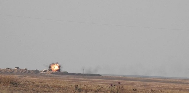 Nó nhanh chóng tăng tốc lên tới 200 m/s bằng động cơ nhiên liệu rắn của mình. Tốc độ ban đầu làm giảm tầm sát thương của tên lửa, vì nó có thể được phóng trực tiếp đến mục tiêu, thay vì bắn theo đường vòng cung. Trong khi bay tên lửa quay 5 đến 7 vòng trên giây.