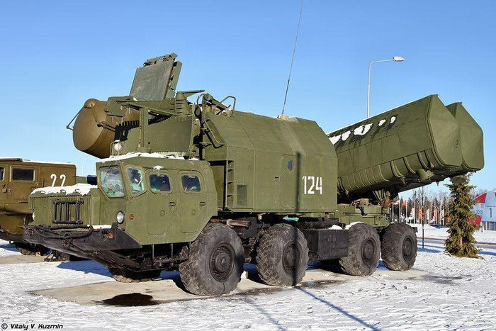 Theo thông tin giới thiệu, 4K51 Rubezh (SS-C-3) là hệ thống tên lửa phòng thủ bờ biển do Liên Xô nghiên cứu chế tạo trong giai đoạn 1970 - 1978 và đưa vào sử dụng từ đầu thập niên 1980.