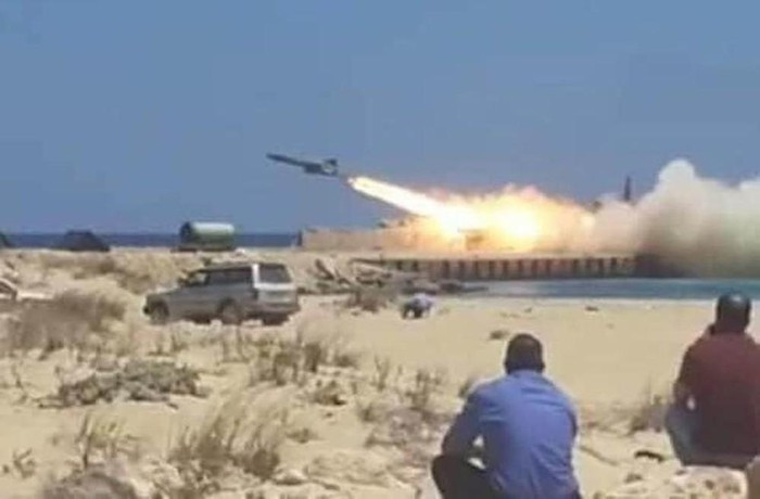 Tên lửa P-15 Termit là vũ khí trang bị cho tổ hợp tên lửa phòng thủ bờ biển 4K51 Rubezh, đây là phương tiện tác chiến tốt nhất mà LNA có trong tay, họ kỳ vọng rằng thứ vũ khí này sẽ khiến cho hải quân Thổ Nhĩ Kỳ phải "chùn chân".