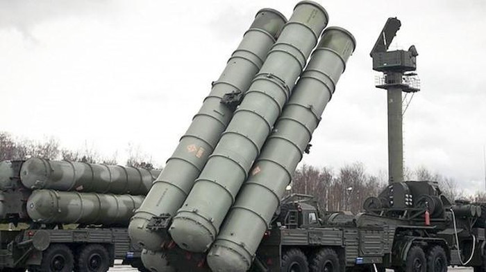 Trước đó, việc tổ hợp phòng không S-400 của Nga đã thử nghiệm với tiêm kích F-4 và F-16 từng được giới truyền thông Thổ Nhĩ Kỳ đăng tải, nhưng quân đội không xác nhận dữ liệu này.