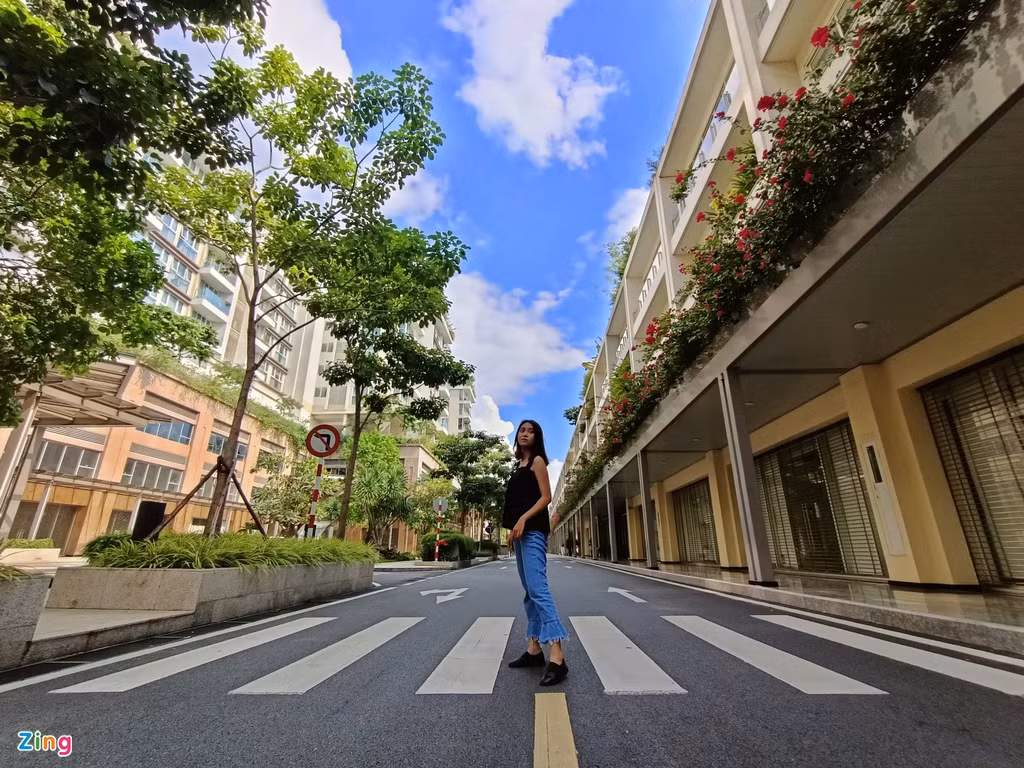 Là người đam mê nhiếp ảnh, tôi khá thích sưu tầm những góc ảnh siêu rộng, ghi lại trọn vẹn vẻ đẹp của những nơi mình đến. Tuy nhiên, những tấm hình góc rộng chụp bằng điện thoại thường mắc lỗi méo hình ảnh. Camera góc rộng 8 MP với khẩu độ f/2.2 trên Oppo A93 có thể xử lý tốt tình trạng này.