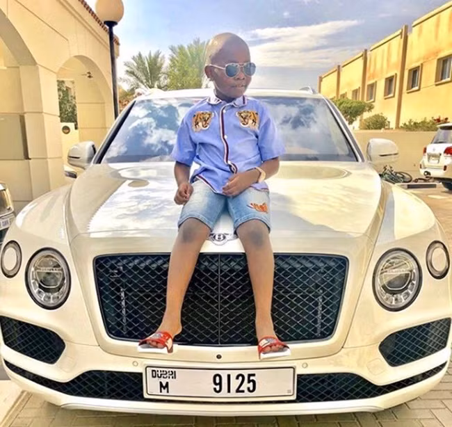 Đây là Mohammed Awwal Junior thường được gọi là Mustapha Mompha.