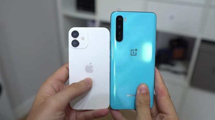 Bat ngo voi do nho gon cua iPhone 12 mini-Hinh-3