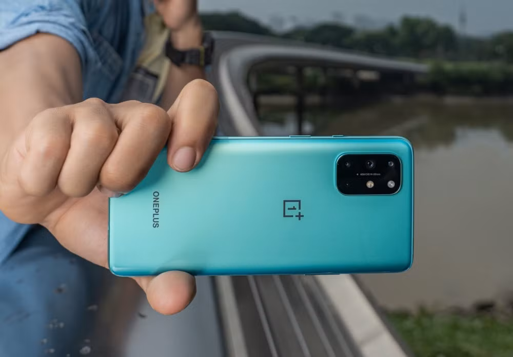 Viet Nam xuat hien mau dien thoai moi sac day pin trong 39 phut