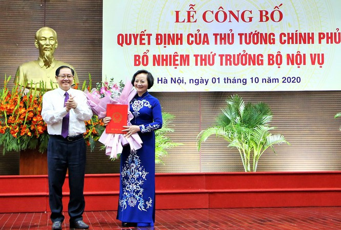 Bo nhiem ba Tra lam Thu truong Bo Noi vu la theo yeu cau cong tac