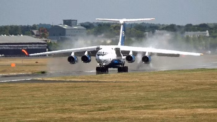 Theo thông tin sơ bộ, giới chuyên gia cho rằng đó là hệ thống UAV Harpy - một tổ hợp di động có khả năng phóng máy bay không người lái cảm tử nhằm vào mục tiêu như radar phòng không.