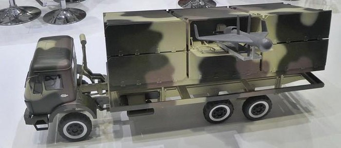 UAV cảm tử Harpy của Israel là sự kết hợp giữa máy bay không người lái và tên lửa hành trình, nó được thiết kế để tìm kiếm và tấn công tiêu diệt các trạm radar nằm sâu trong lãnh thổ đối phương.