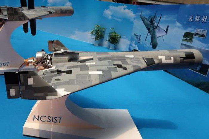 Giá thành tương đối rẻ của Harpy khiến nó vẫn được sử dụng bất chấp việc Israel đã cho ra thế hệ UAV cảm tử tiếp theo là Harop (Harpy 2) với khả năng trinh sát chiến trường được bổ sung.