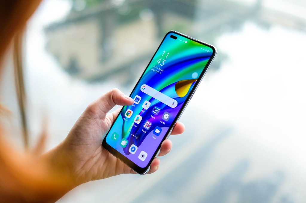 Cấu hình này đủ đảm bảo máy có thể chạy đa số ứng dụng, game mượt mà. Trong khi đó, viên pin có thể đáp ứng hơn một ngày cho người dùng sử dụng với những tác vụ thông thường, tần suất trung bình.