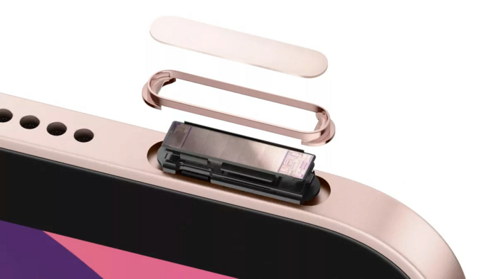 Hai nhân sự cấp cao của Apple đã đề cập cụ thể đến phần trên cùng của iPad Air 4, nơi chứa ăng-ten. Ăng-ten và cảm biến Touch ID đều cực kỳ nhạy và Apple cần đảm bảo rằng chúng hoạt động đồng thời mà không gây xung đột lẫn nhau. Điều này cũng có nghĩa là, nhóm phát triển Touch ID và bộ phận ăng-ten đã phải phối hợp rất chặt chẽ với nhau trong từng bước.