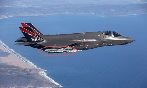 Trang Flightglobal dẫn nguồn tin từ Không quân Mỹ cho biết, tiêm kích F-35 vừa tiêu diệt thành công mục tiêu giả đinh bằng tên lửa đối không AIM-9X thế hệ mới. Chiếc máy bay F-35 tham gia thử nghiệm đã bắn tên lửa tầm ngắn AIM-9X từ độ cao 1,8 km.