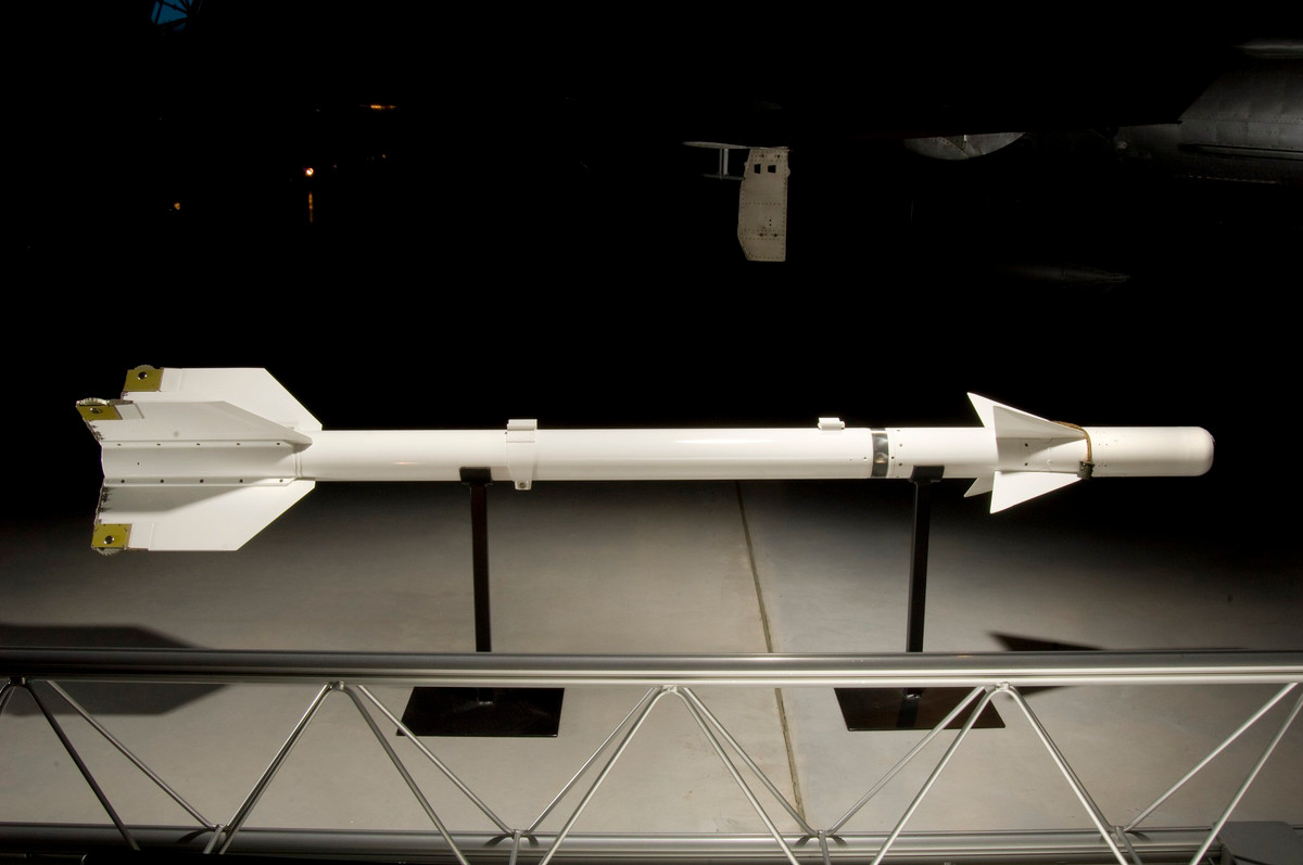 Đây cũng chính là loại tên lửa trang bị trên tiêm kích MiG-21 từng gây nhiều thiệt hại cho không quân Mỹ trong chiến tranh Việt Nam. Hiện nay dòng tên lửa này gần như đã bị các nước loại biên để thay thế bằng các dòng tên lửa uy lực hơn.