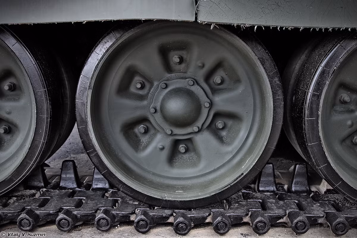 Khoảng 120 chiếc T-90 mod 1992 đã được sản xuất một cách “chậm rãi” từ 1992 tới 2004. Nguồn ảnh: Vitaly-Kuzmin