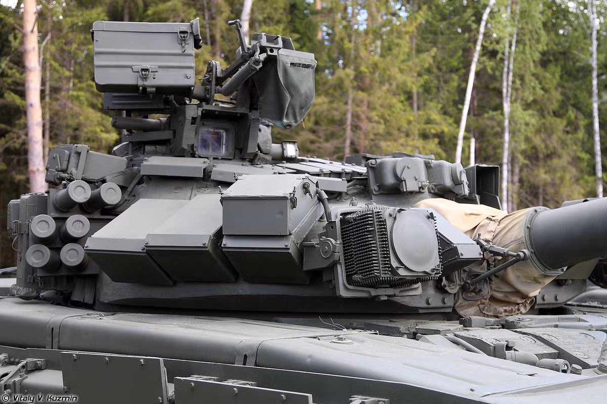 Đại liên 12,7mm NSVT hoặc Kord được lắp trên giá súng có tính năng điều khiển bắn từ trong xe thay vì xạ thủ phải nhô ra bên ngoài. Nguồn ảnh: Vitaly-Kuzmin