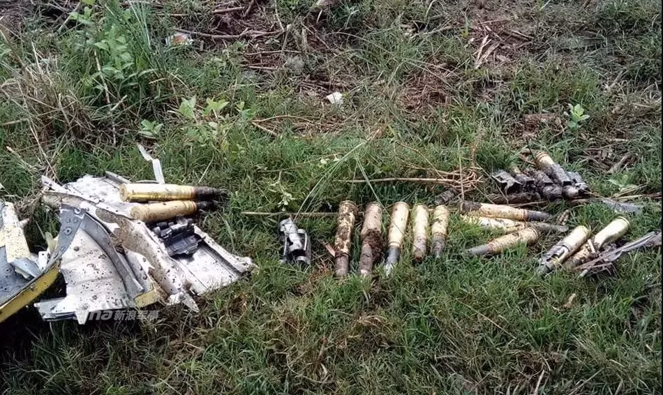 Một tiêm kích F-7 gặp nạn hồi cuối tháng 4 trong chuyến bay huấn luyện do sự cố kỹ thuật. Cuối năm ngoái, 122 binh sĩ và người thân của họ đã thiệt mạng khi vận tải cơ Y-8 do Trung Quốc sản xuất lao xuống biển. Nguồn ảnh: Sina