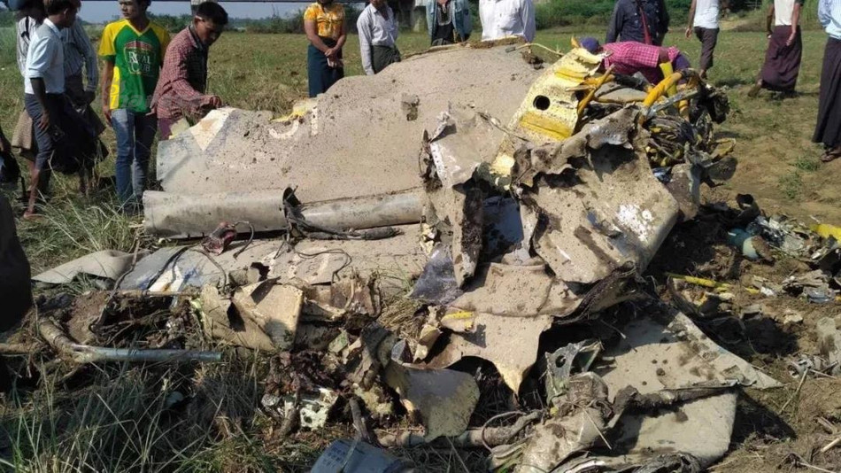 Tuy nhiên, Tân Hoa Xã dẫn một nguồn tin không chính thức cho rằng, cánh chiếc đầu tiên đâm vào cột tháp đã va vào cánh chiếc còn lại gây ra thảm kịch cho cả hai máy bay F-7. Nguồn ảnh: Sina