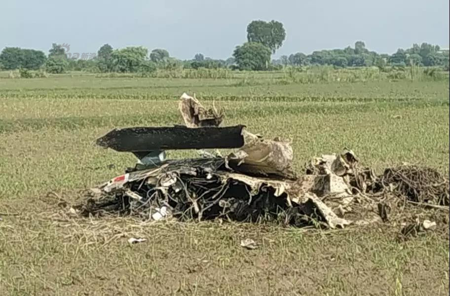 NY Times dẫn lời ông U Aung Moe Nyo - tỉnh trưởng tỉnh Magway - miền trung Myanmar cho biết, hai máy bay F-7 dường như đã đâm phải tháp phát thanh lúc 7h30. Sau đó, một chiếc lao xuống đồng lúa, chiếc còn lại lao vào một ngôi chùa. Nguồn ảnh: Sina