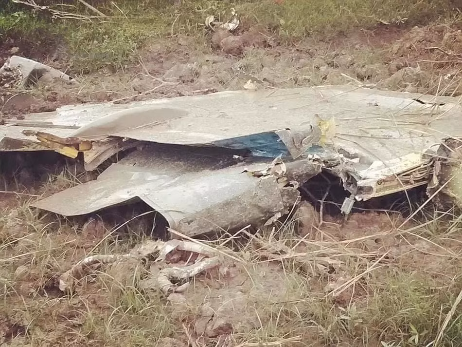 Dẫu vậy, có nguồn tin cho biết, vị trí vụ rơi chiếc thứ hai cách chiếc thứ nhất khoảng 16km. Nguồn ảnh: Sina