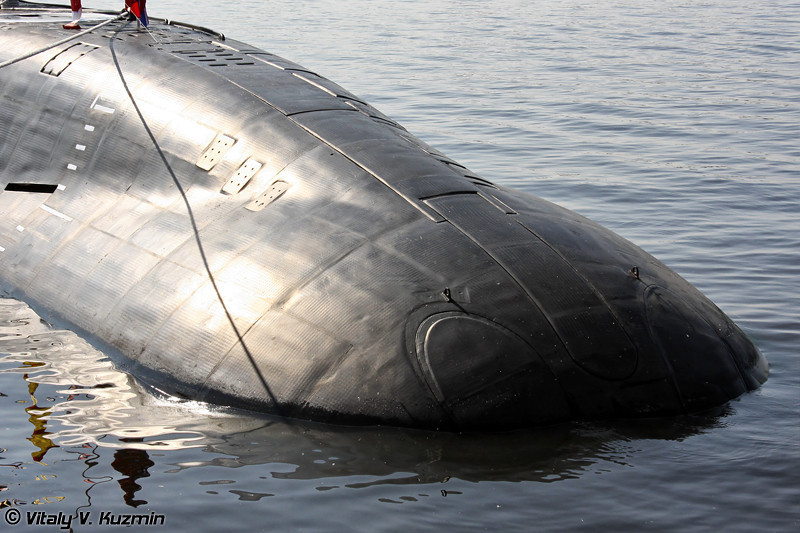 Project 677 Lada tuy nhỏ hơn Kilo nhưng hỏa lực mạnh tương đương với 6 ống phóng ngư lôi 533mm cùng cơ số vũ khí lên tới 18 ngư lôi hoặc 10 tên lửa hành trình chống hạm/tấn công mặt đất Kalibr. Nguồn ảnh: Vitaly-Kuzmin