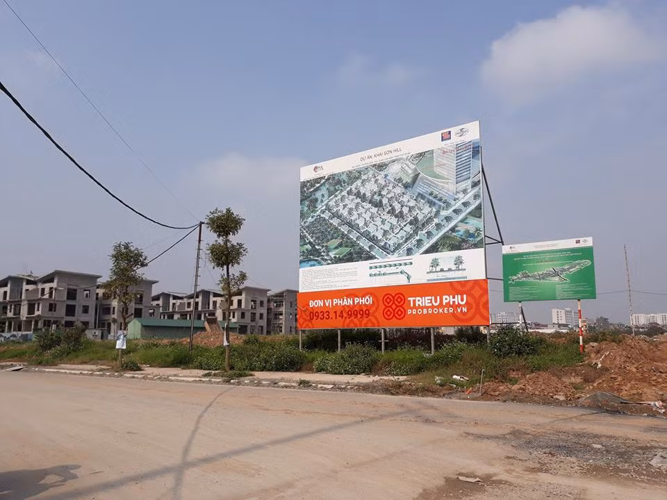 Dự án khu nhà ở thấp tầng TT1 – Biệt thự Khai Sơn Hill ở phường Ngọc Thụy (Long Biên, Hà Nội) do Công ty CP Khai Sơn làm chủ đầu tư.