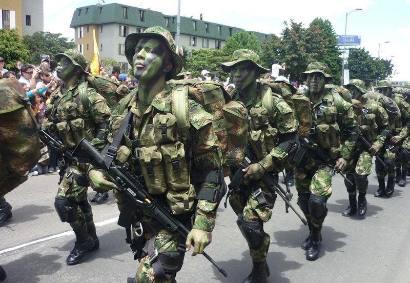 Đáng chú ý cả hai phiên bản đều thiết kế báng gập vì thế khi gập báng cho phép chiều dài giảm thêm 80mm. Ảnh: Military-Today.