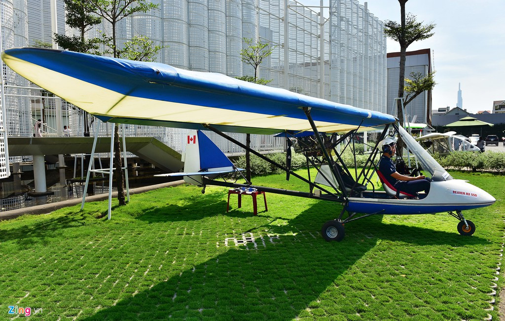 Chiếc máy bay siêu nhẹ RX-150 dài 5,5 m, sải cánh 11 m, tổng trọng lượng 476 kg này có giá khoảng hơn 1 tỷ đồng.