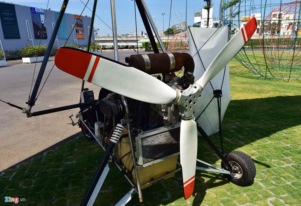 Các loại tàu lượn có động cơ phục vụ du lịch, thể thao từ các đơn vị nước ngoài.