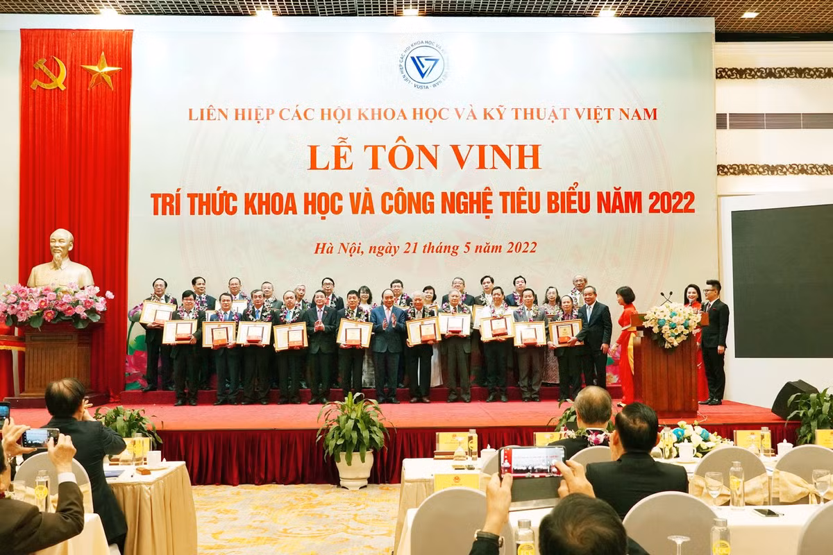 GS.TS Nguyen Van Phuoc: Dat nuoc phat trien phai dua vao tri thuc-Hinh-2