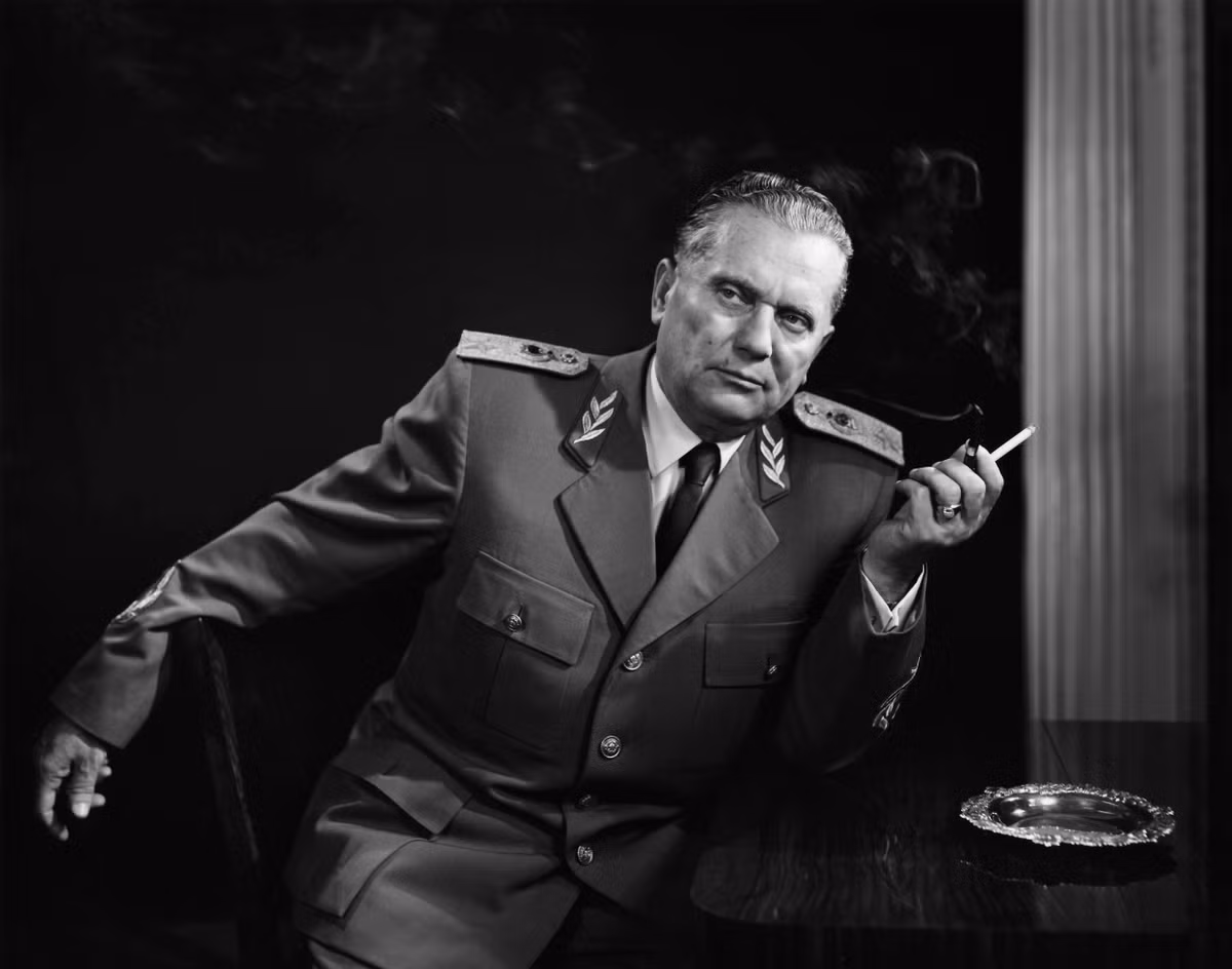 Lãnh đạo của những người cộng sản Nam Tư - Nguyên soái Josip Broz Tito đã thể hiện sự quan tâm đến công nghệ hạt nhân ngay từ năm 1946, khi ông nhận được tác phẩm "Năng lượng nguyên tử" của nhà ngoại giao người Mỹ Henry de Wolf Smith từ nhà vật lý và hóa học người Nam Tư Pavle Savic.