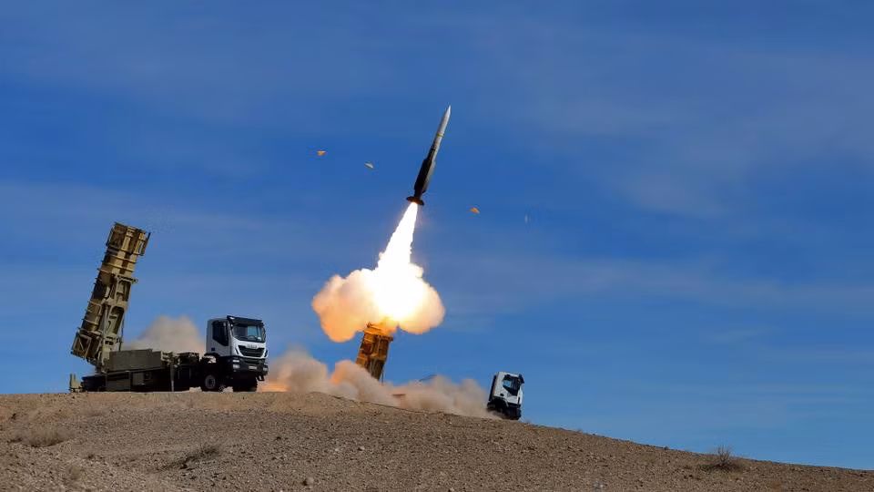 Như đã nói cách đây ít lâu, Tổng thống Mỹ Donald Trump được cho là đang có kế hoạch tấn công cơ sở hạt nhân Iran trong những ngày tại vị cuối cùng của mình, hành động cứng rắn của Iran lúc này sẽ mang đến cho Washington lý do tốt để thực thi ý định.