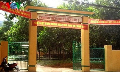 Thanh Hoa: 3 thay giao bi buoc thoi viec vi danh bac