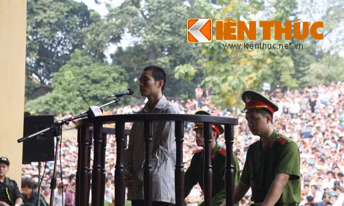 2. Hung thủ thảm sát ở Yên Bái xin thoát án tử hình. Ngày 16/11, Thẩm phán Hoàng Trọng Hồng, Chánh tòa hình sự - Tòa án Nhân dân tỉnh Yên Bái cho biết, Đặng Văn Hùng (sinh ngày 20/12/1989, trú tại thôn 16, xã Lâm Giang, huyện Văn Yên, tỉnh Yên Bái) - hung thủ vụ thảm sát ở Yên Bái - đã có đơn kháng cáo xin giảm nhẹ hình phạt từ tử hình xuống chung thân vì cho rằng mức án tử hình là quá nặng. Theo ông Hồng, do Đặng Văn Hùng không biết chữ nên đã được nhờ viết hộ, sau đó đối tượng này lăn tay xác nhận. Tòa án Nhân dân tỉnh Yên Bái đã kiểm tra, xác nhận sự việc.