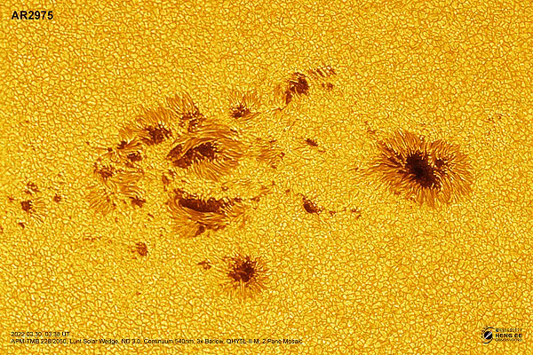 Ít nhất 17 vụ bùng nổ mặt trời sẽ sinh ra, và 2 trong số đó đang hướng tới Trái Đất với vận tốc khổng lồ. Tác động của loạt sự kiện bùng nổ này khiến cường độ cực quang phương Bắc sẽ mạnh tới mức người dân ngụ tại miền Bắc nước Mỹ cũng thấy sáng.