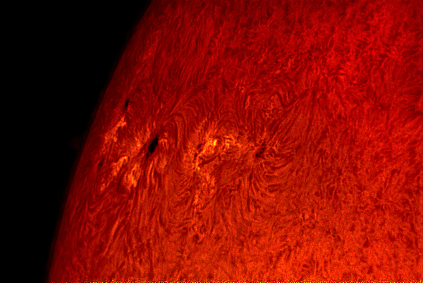 Bão từ hay còn gọi là bão địa từ trên Trái Đất là những thời kỳ mà kim la bàn dao động mạnh. Nguyên nhân gây ra bão từ là do dòng hạt mang điện phóng ra từ các vụ bùng nổ trên Mặt Trời (gió Mặt Trời) tác dụng lên các đường cảm ứng từ của Trái Đất.