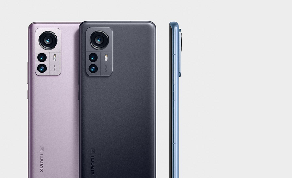 Máy có tới 4 loa tinh chỉnh bởi Harman Kadon đem đến âm thanh theo Xiaomi là ấn tượng hơn nhiều so với smartphone phổ thông hiện nay.