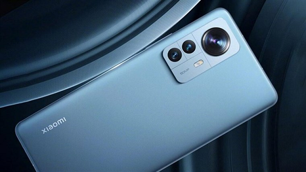 Xiaomi 12 Pro có phiên bản 12GB+256GB, chính thức mở bán với giá 27.990.000 đồng. Xiaomi 12 phiên bản 8GB+256GB, chính thức mở bán với giá 19.990.000 đồng.