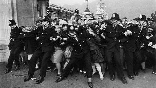 Các phiên tòa xét xử phù thủy Salem, sự kiện đã trở thành một sự kiện có ảnh hưởng lớn trong lịch sử Hoa Kỳ, đã được sử dụng trong các luận điệu chính trị và văn học đại chúng để làm nổi bật sự nguy hiểm của chủ nghĩa biệt lập, chủ nghĩa cực đoan tôn giáo, những lời buộc tội sai trái và sự đổ vỡ trong quá trình xử lý.