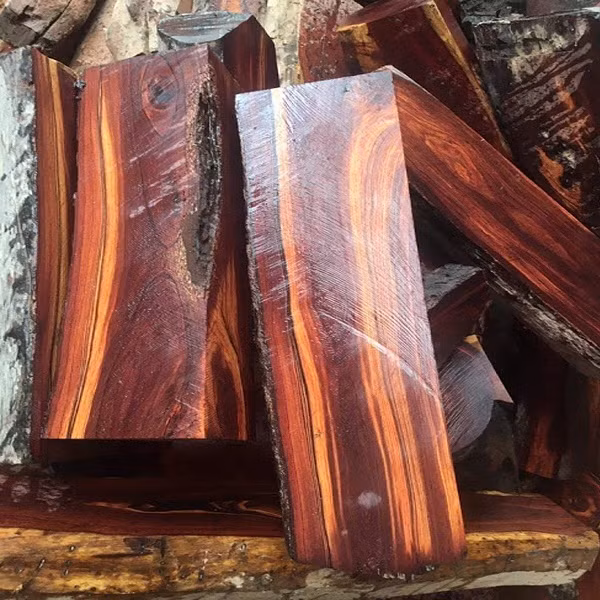 Vì quý hiếm nên giá khởi điểm của chúng khởi điểm từ khoảng vài nghìn lên đến vài triệu NDT, đặc biệt đã có khối ngọc am được bán với giá 12,9 triệu NDT (tương đương hơn 46 tỷ VND).