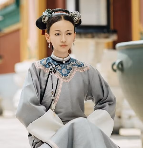 Quy định phải ngủ nghiêng của triều đình cũng chính là để phục vụ lợi ích của những chủ nhân trong hoàng cung này. Chúng ta đều biết, việc phải giữ nguyên 1 tư thế khi ngủ cực kỳ khó chịu.