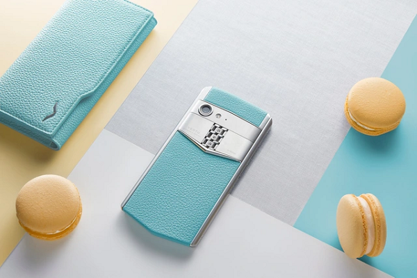 Trên thị trường, hàng đã qua sử dụng của Vertu Aster P đã có giá khoảng 135 triệu đồng và nếu đập hộp, giá của nó có lẽ còn cao hơn nhiều.