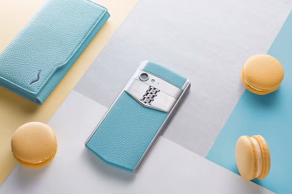 Trên thị trường, hàng đã qua sử dụng của Vertu Aster P đã có giá khoảng 135 triệu đồng và nếu đập hộp, giá của nó có lẽ còn cao hơn nhiều.