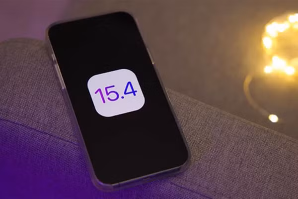 “Cảm ơn bạn đã liên hệ! Chúng tôi rất sẵn lòng trợ giúp. Các ứng dụng và tính năng cần hiệu chỉnh trong vòng 48 giờ sau khi cập nhật. Hãy liên hệ với chúng tôi nếu vấn đề này vẫn còn xảy ra sau thời gian đó”, tài khoản Apple Support trả lời.