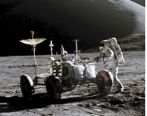 "Khi được hỏi vì sao không nghỉ ngơi chốc lát sau khi đã làm việc suốt ngày đêm, một thành viên nhóm nghiên cứu đã trả lời: 'Vì tôi phấn khích quá'. Đúng thực là khó kìm nén cơn kích động, bởi ông ấy đã phát hiện những tòa nhà kỳ dị này trên Mặt trăng! Nhóm nghiên cứu không muốn ngơi tay cũng chẳng có gì lạ”, ông cho biết thêm.