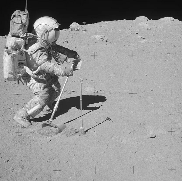 Chuyến du hành trên tàu Apollo 15 đã kết thúc ở Apennine Front Hadley Rille, một trong những khu vực có đặc điểm địa chất đáng thăm dò nhất trên Mặt trăng.