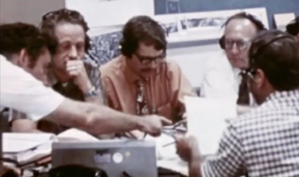 Thợ săn UFO tên Scott Waring đã đưa ra những suy đoán táo bạo về đoạn phim do NASA công bố.