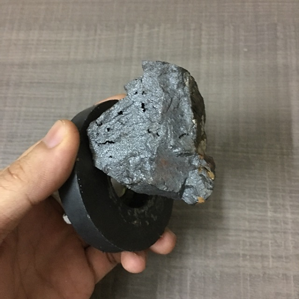 Đây không hẳn là một loại đá quá quý hiếm, bởi chúng có thể tìm thấy ở nhiều nơi trên thế giới như ở Ý, Áo, Romania, Thụy Điển, Phần Lan, Thụy Sĩ, Brazil, Ấn Độ, Canada, Mexico, cũng như Việt Nam.