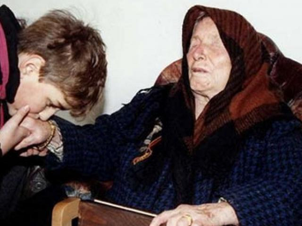 Người ta cho rằng, khả năng tiên tri của bà là do nhận được thông tin từ chính những nhân vật kỳ lạ mà người thường không bao giờ thấy được. Vanga có thể giao tiếp với họ nhưng không thể biết được nguồn gốc của họ.